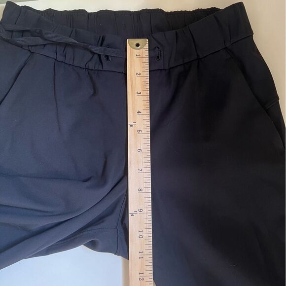 Lululemon Pants On The Fly Pants Ankle Tapered Pull On Black Size 4 Travel - Picture 8 of 9
